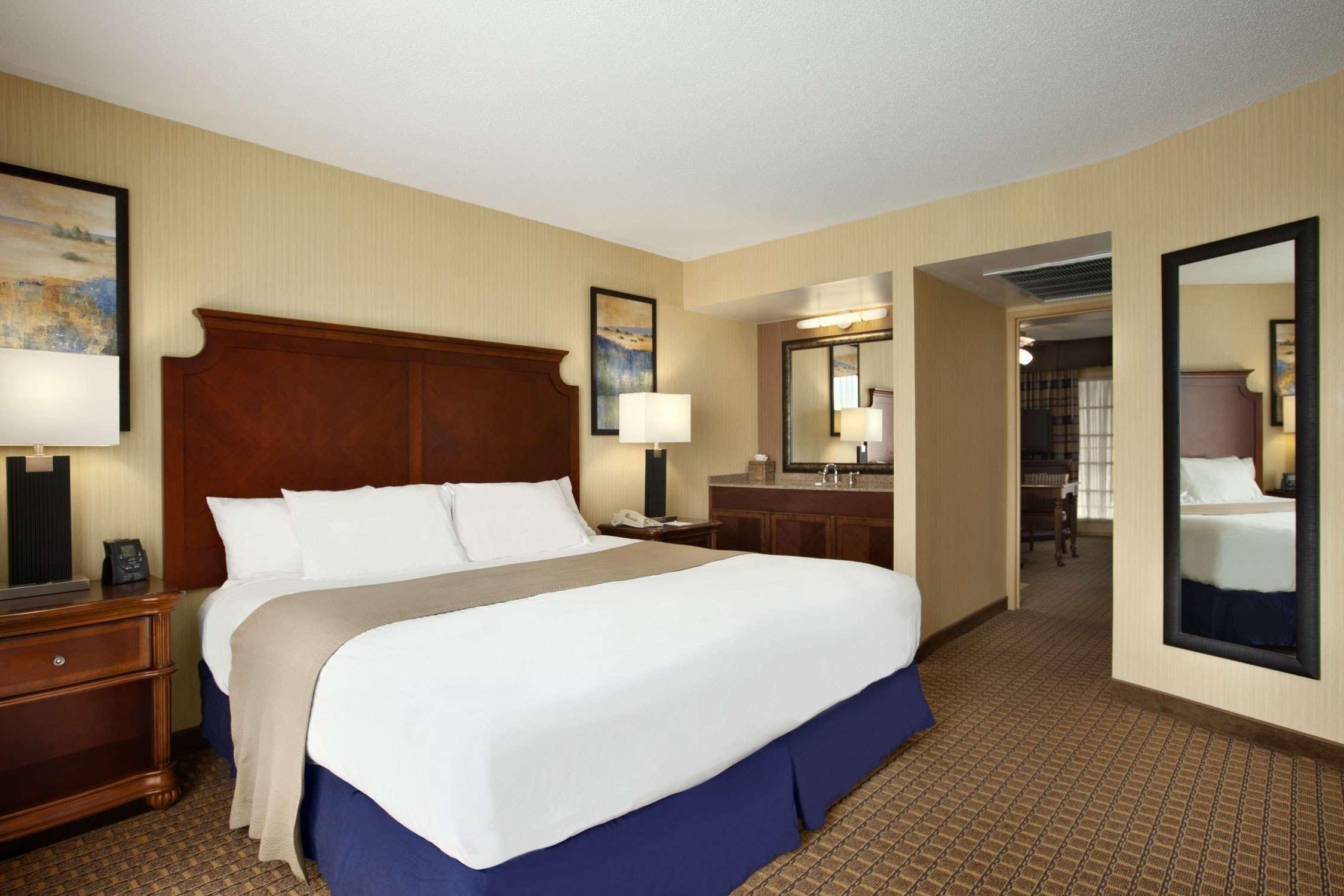 Embassy Suites By Hilton Bloomington/Minneapolis Екстериор снимка