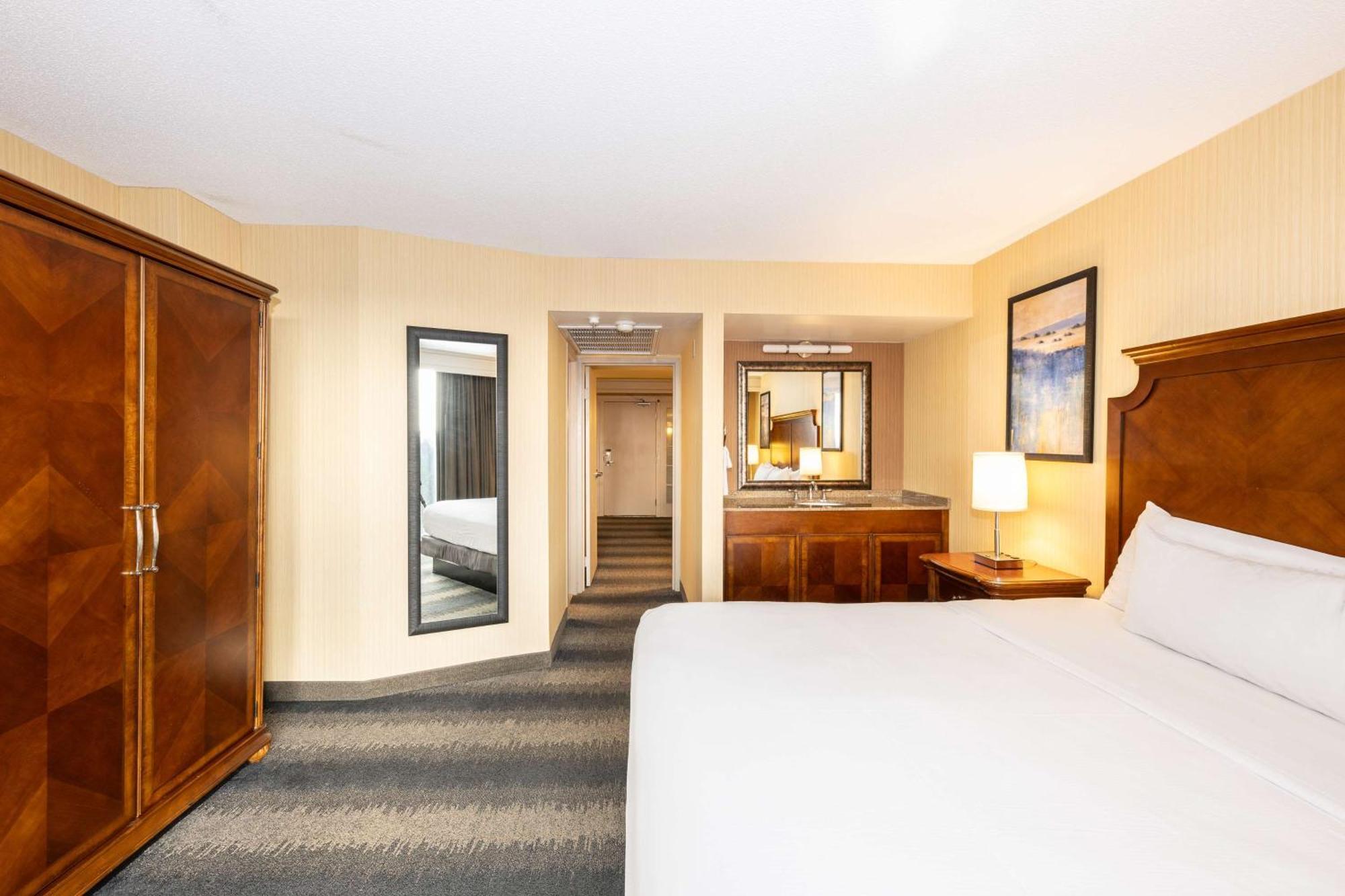 Embassy Suites By Hilton Bloomington/Minneapolis Екстериор снимка