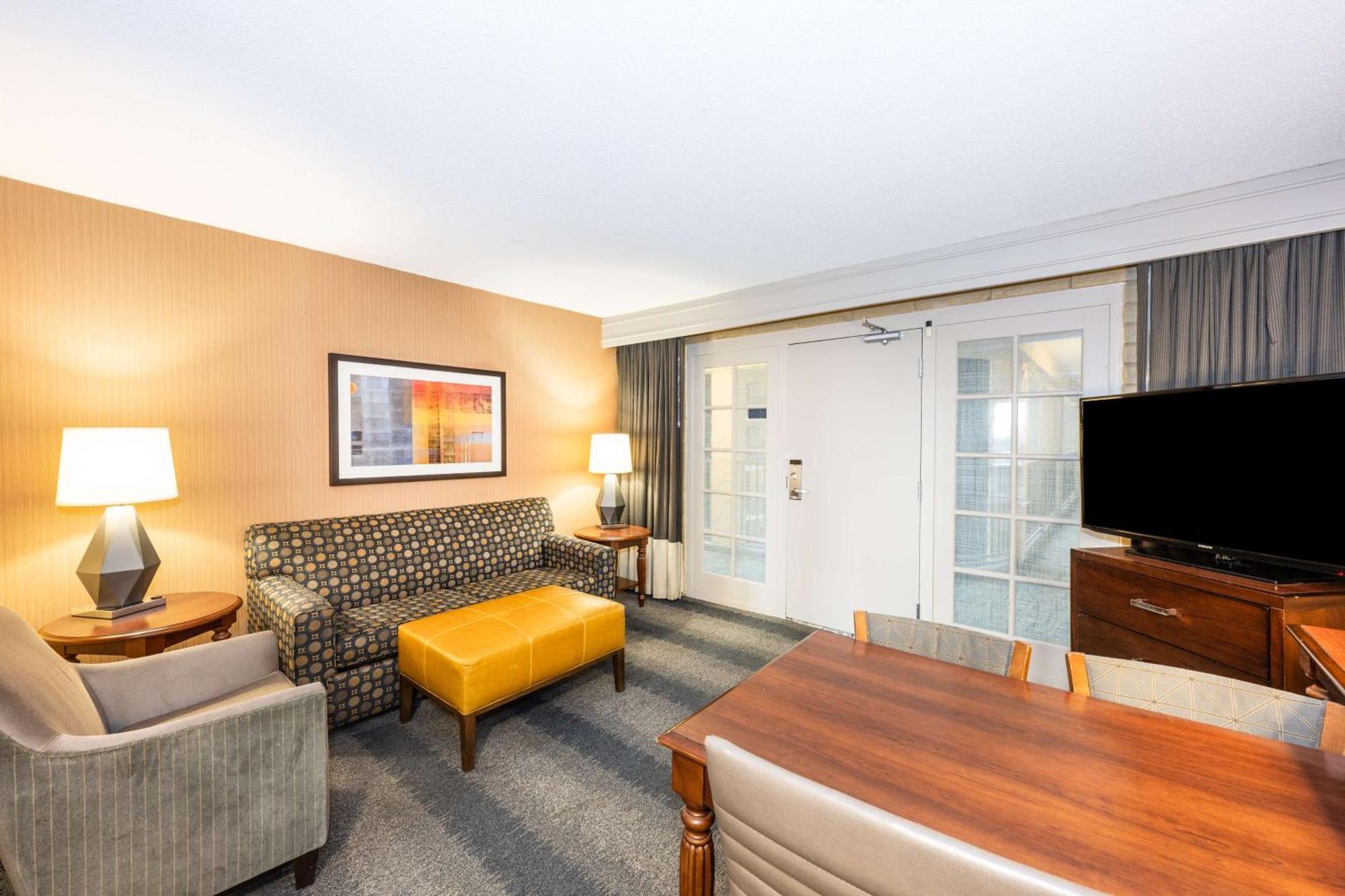 Embassy Suites By Hilton Bloomington/Minneapolis Екстериор снимка