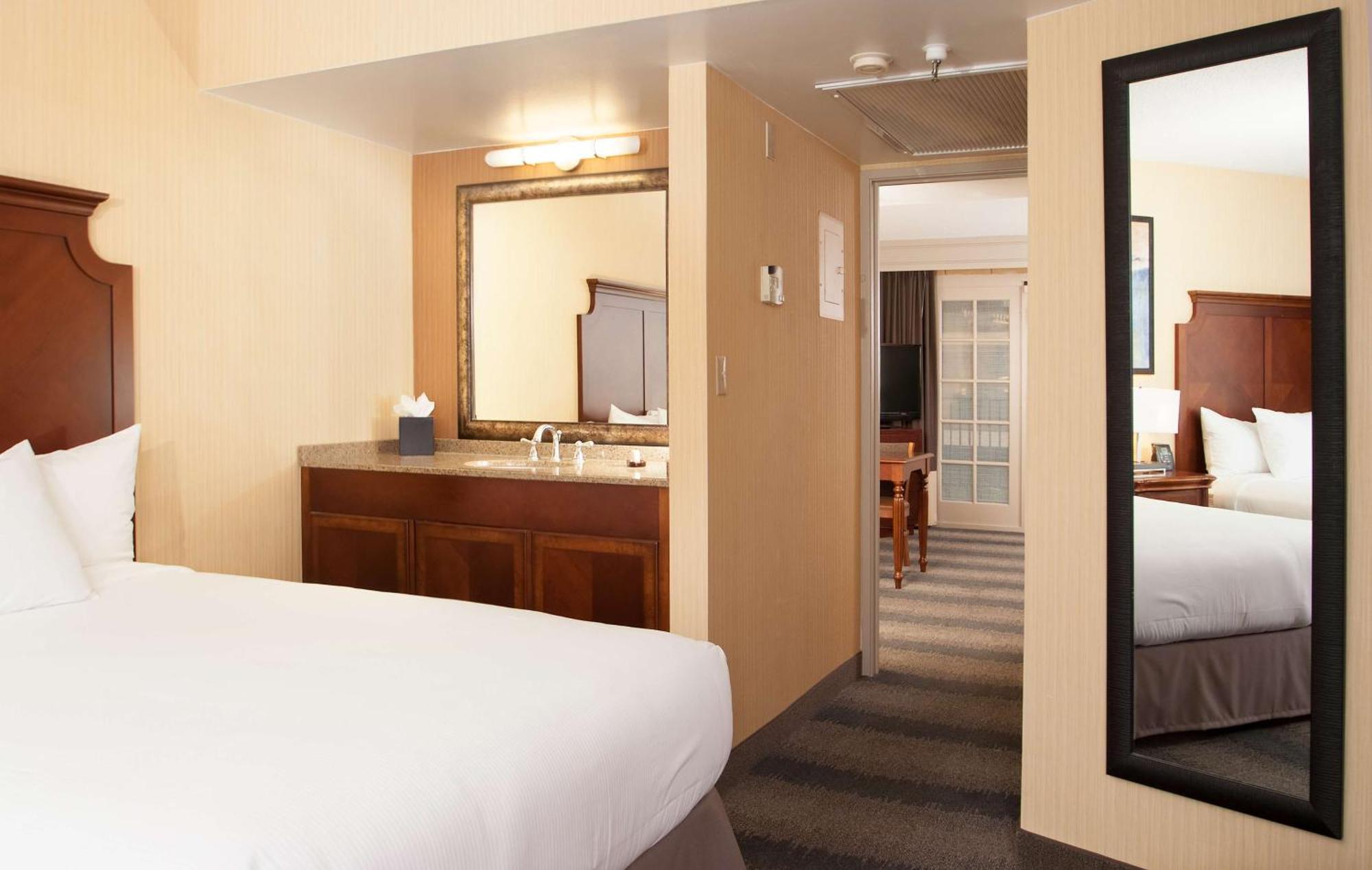Embassy Suites By Hilton Bloomington/Minneapolis Екстериор снимка