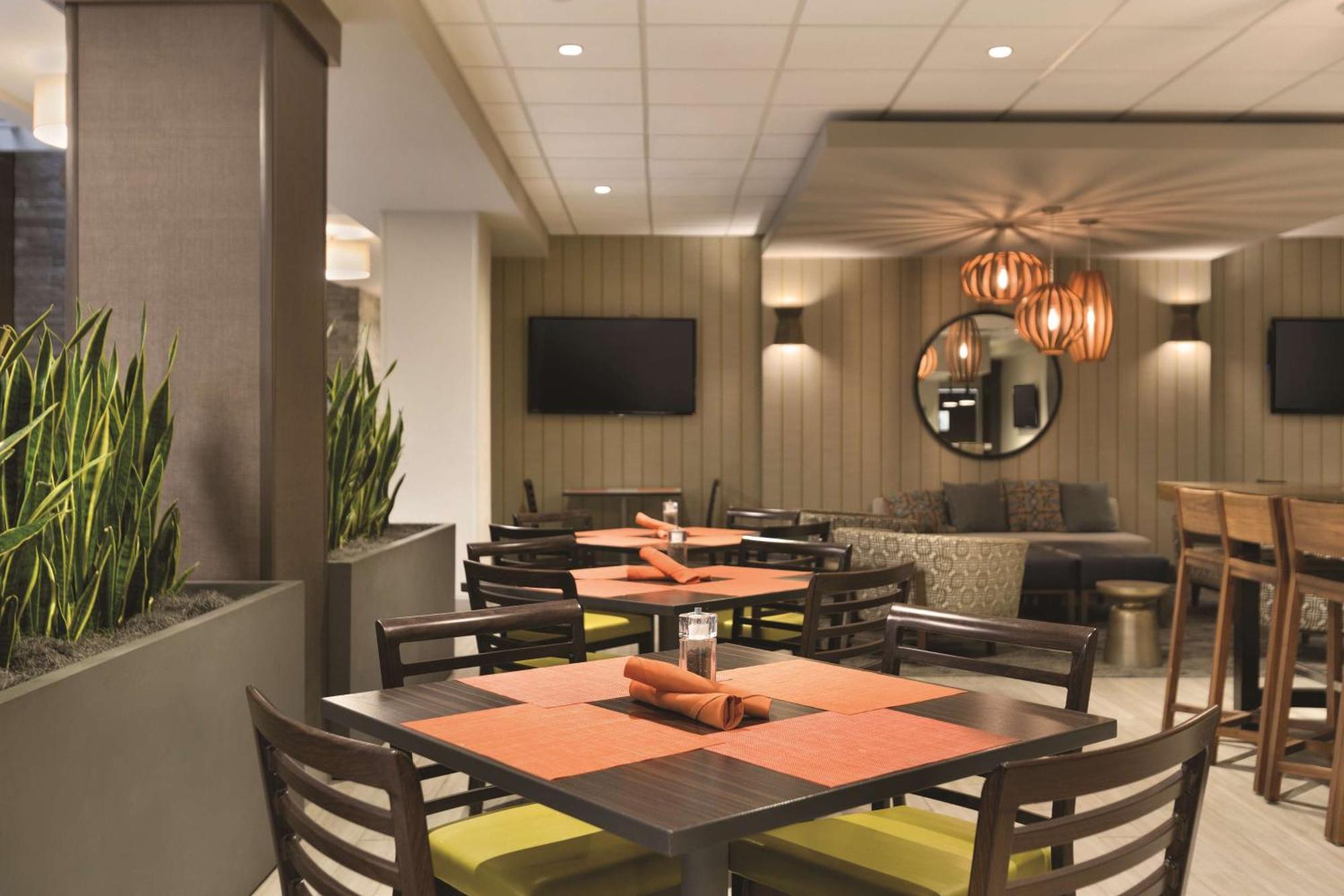 Embassy Suites By Hilton Bloomington/Minneapolis Екстериор снимка